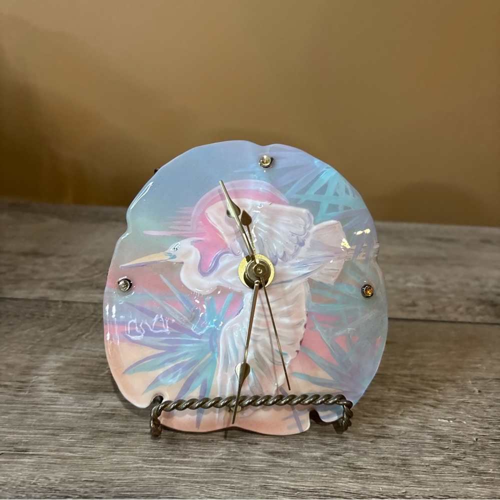 BEAUTIFUL HAND PAINTED SAND DOLLAR CLOCK WITH Wall Hanger.  3B
